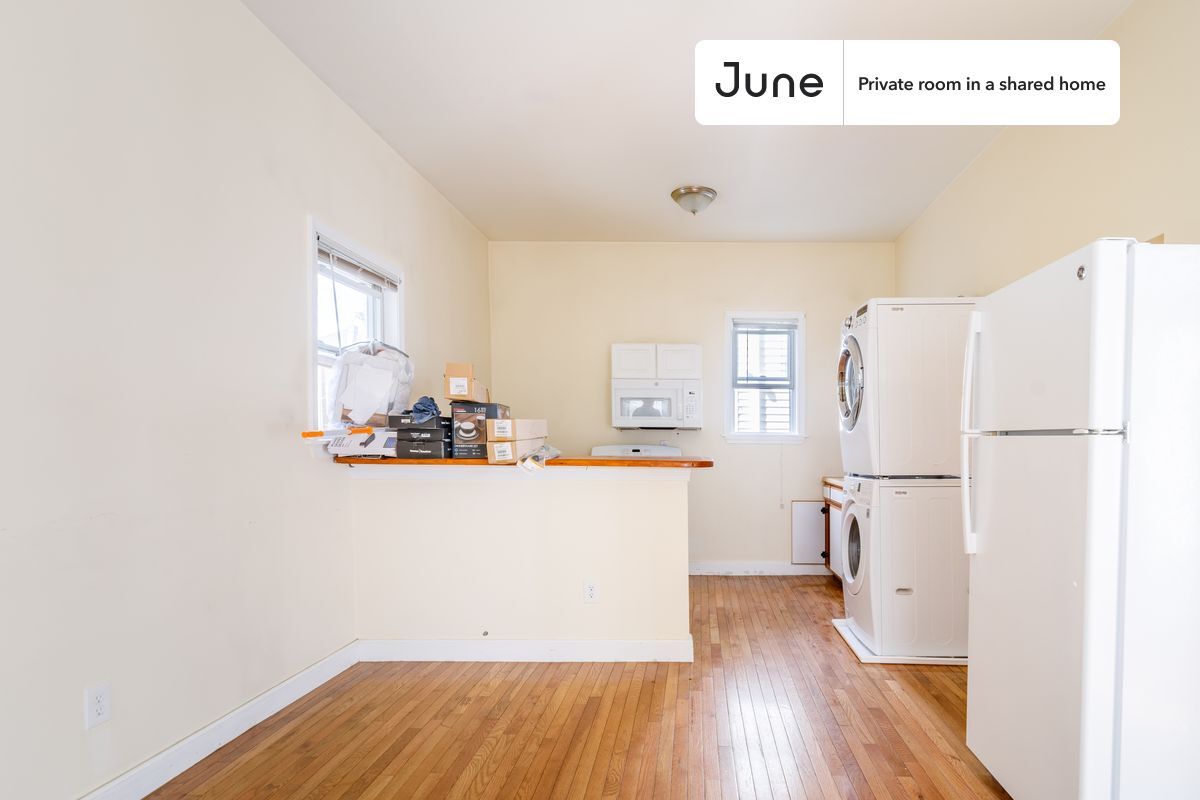 Building Photo - Private bedroom in 2 bed/1 bath Home