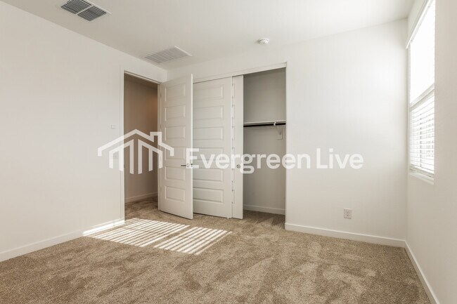 Building Photo - 10134 E Ulysses Ave