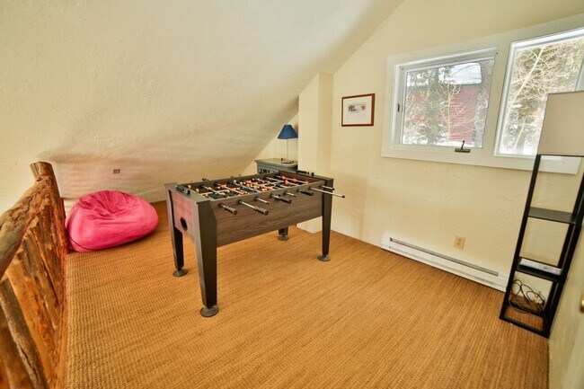 Building Photo - Cabin on Peak 7! 2bed plus loft!  Hot tub!