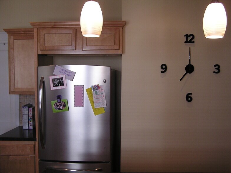 Building Photo - 425 Roosevelt Ave