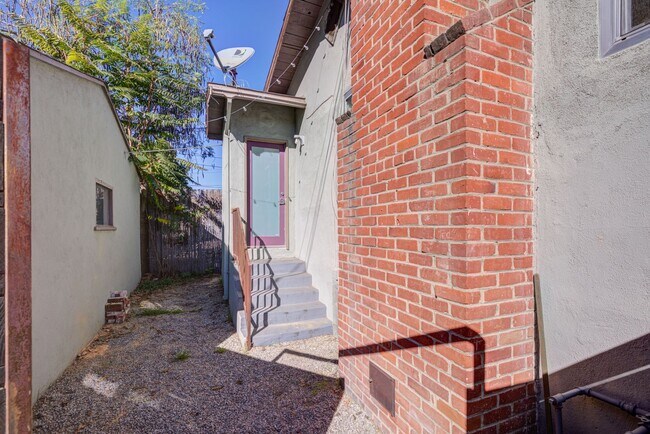 Building Photo - 3216 Bellevue Ave