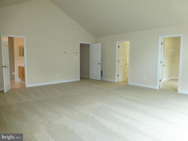 Building Photo - 6930 Westlawn Dr