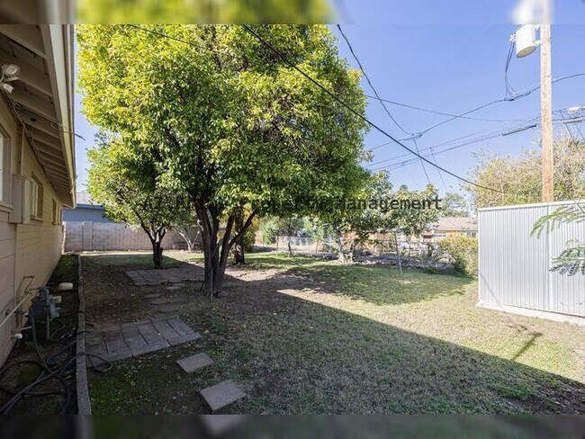 Building Photo - 530 W 15th St