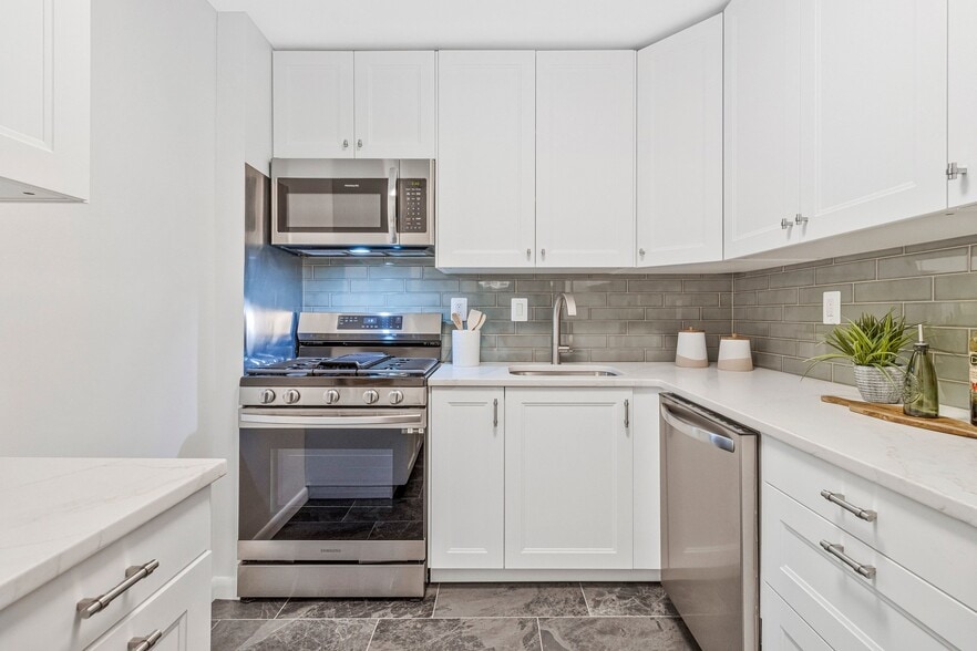 Stainless steel applicances - 2939 Van Ness St NW