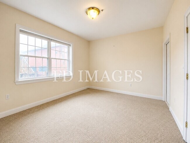 Building Photo - 661 Bennington St
