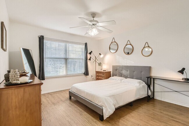 Building Photo - Fully Furnished 3 Bedroom near Greenbelt in Southeast Austin- Easy Access to 35!