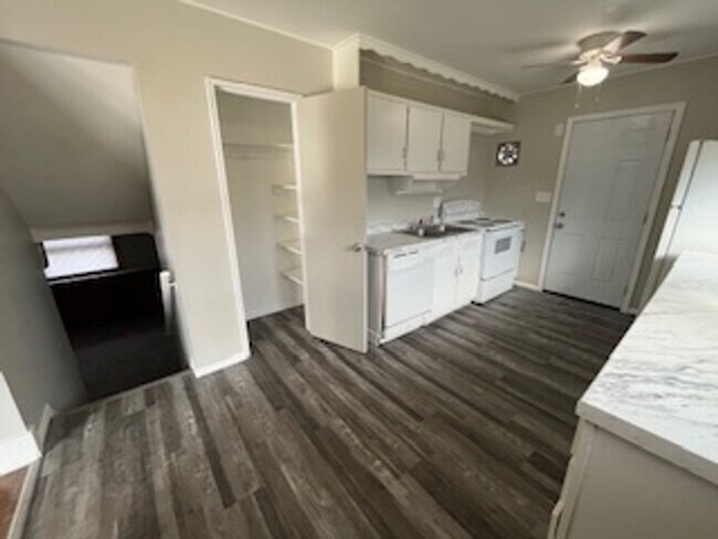 Building Photo - 3 BR 1.5 BA split-level with attached 1 car garage- OPEN HOUSE THIS SATURDAY