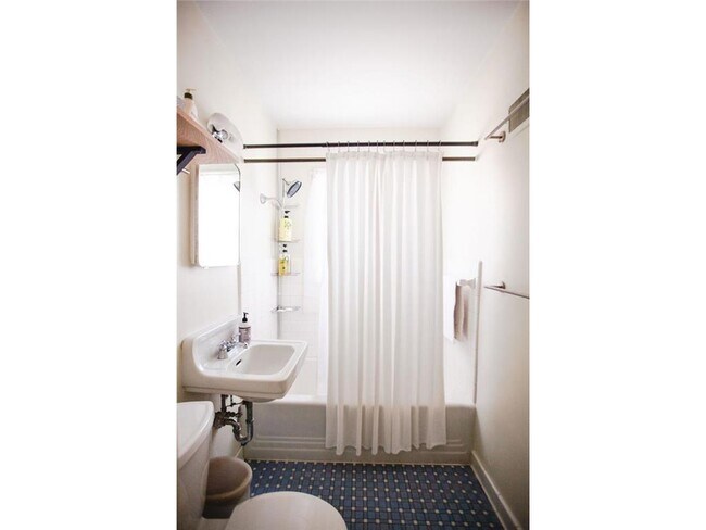 Building Photo - 521 5th Ave SE