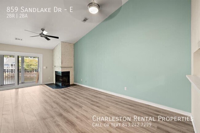 Building Photo - 859 Sandlake Dr