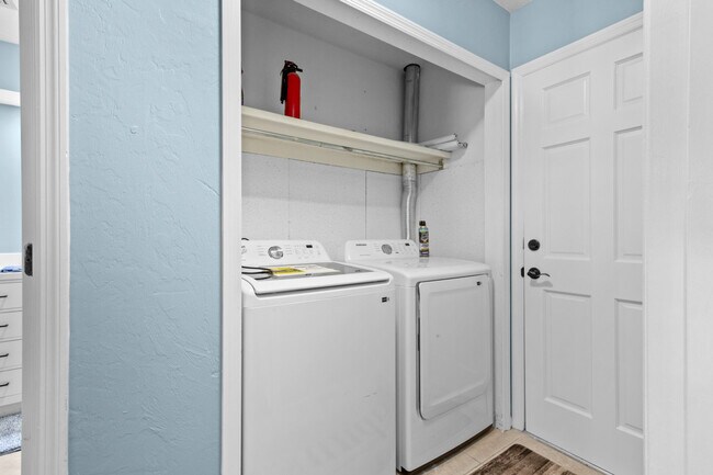 Building Photo - 5922 NW 57th Way