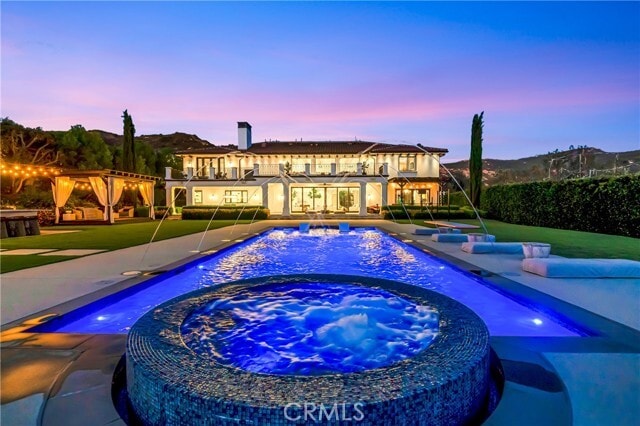 Building Photo - 2037 Delphine Ln