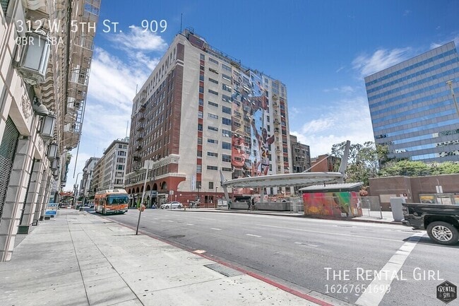 Building Photo - 312 W 5th St