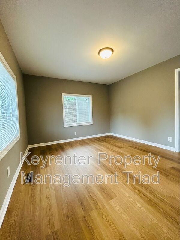 Building Photo - 1308 Leonard Ave