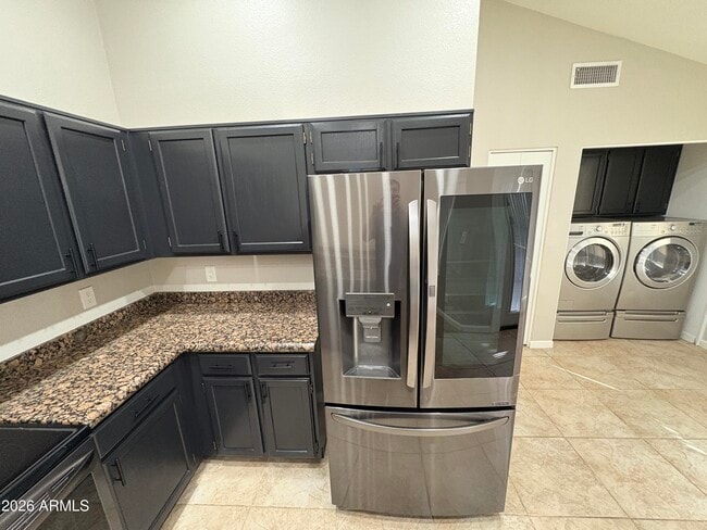 Building Photo - 5535 W Willow Ave