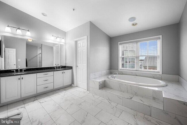 Building Photo - 2614 Lighthouse Ln