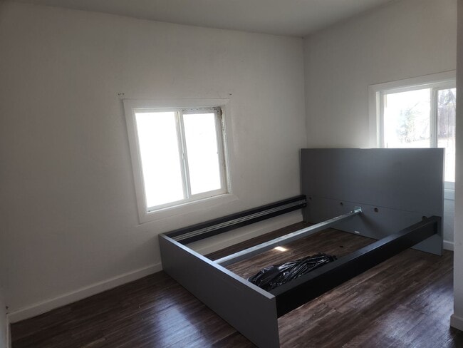 Building Photo - Great location with large yard