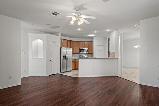 Building Photo - 9201 Brodie Ln