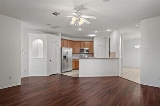Building Photo - 9201 Brodie Ln