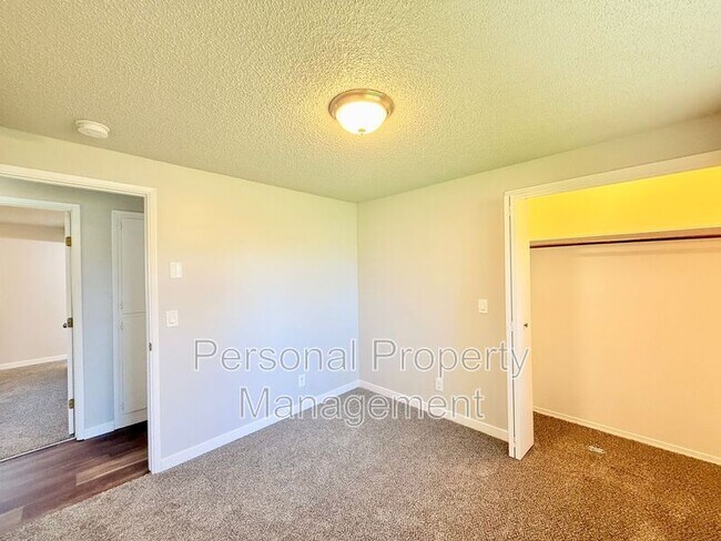 Building Photo - 4603 NE 122nd Ave