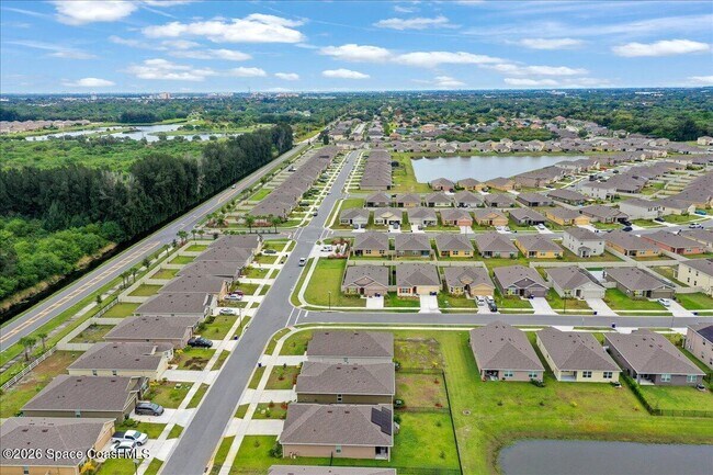 Building Photo - 926 Trinity St