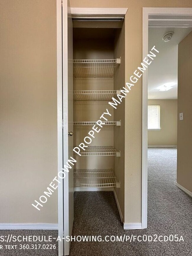 Building Photo - 807 Nicholas Ln SE