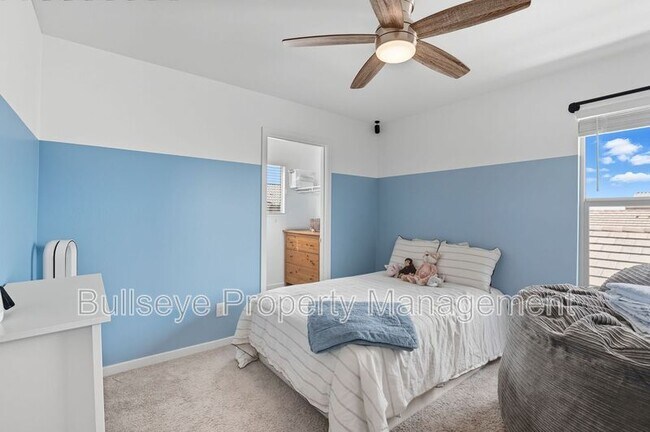 Building Photo - 40462 W Sunland Dr