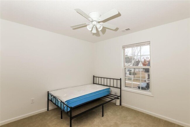 Building Photo - 2555 Flat Shoals Rd