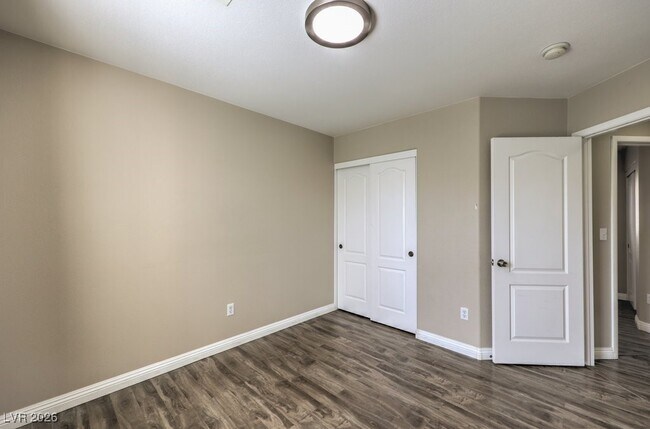 Building Photo - 7987 Delft Blue St