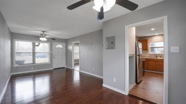Building Photo - 2513 Cincinnati Ave