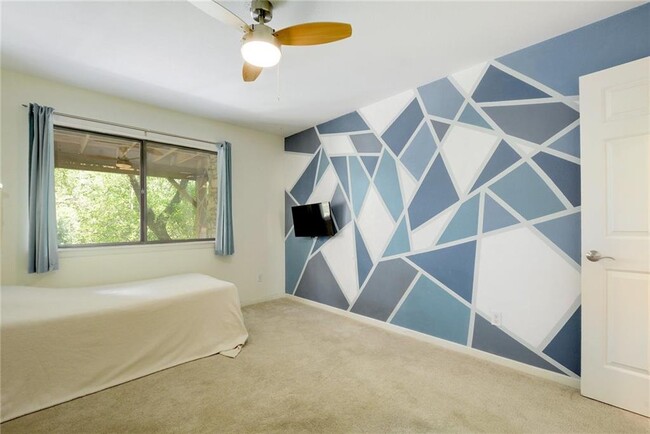 Building Photo - 2303 Doral Dr