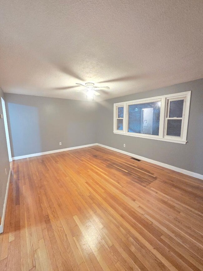 Building Photo - 19 Glen St