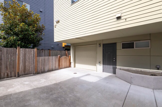 Building Photo - 1151 N 88th St