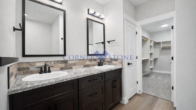 Building Photo - Brand New Duplex in Meridian!