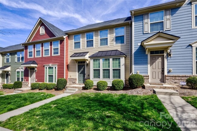 Building Photo - 1731 Evergreen Dr