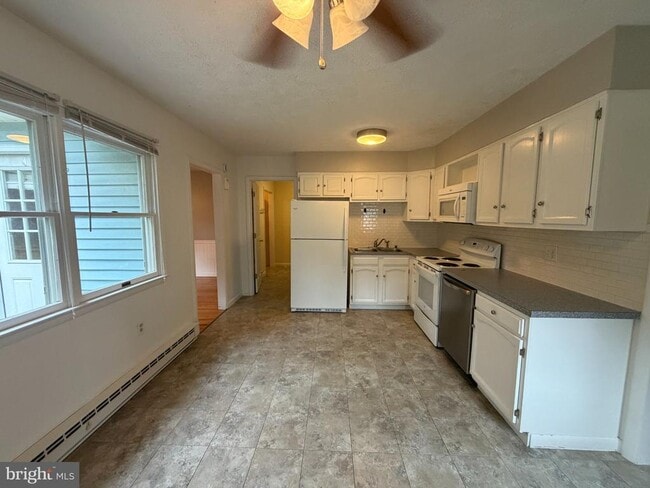 Building Photo - 23 Montague Cir