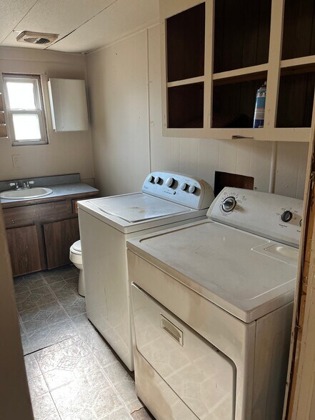 Building Photo - 1130 MT-135
