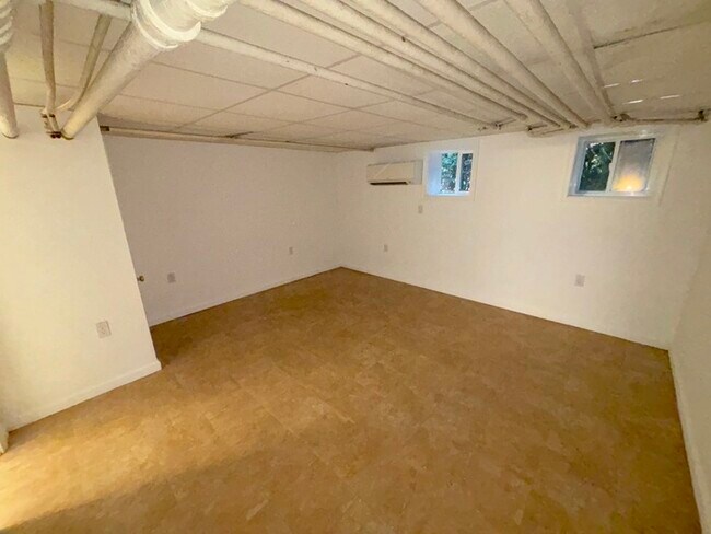 Building Photo - 156 Dupont Cir