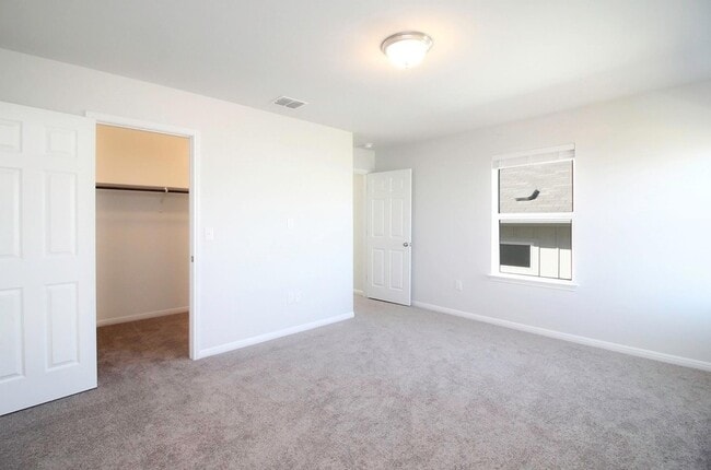 Building Photo - 10305 Forest Grove Dr
