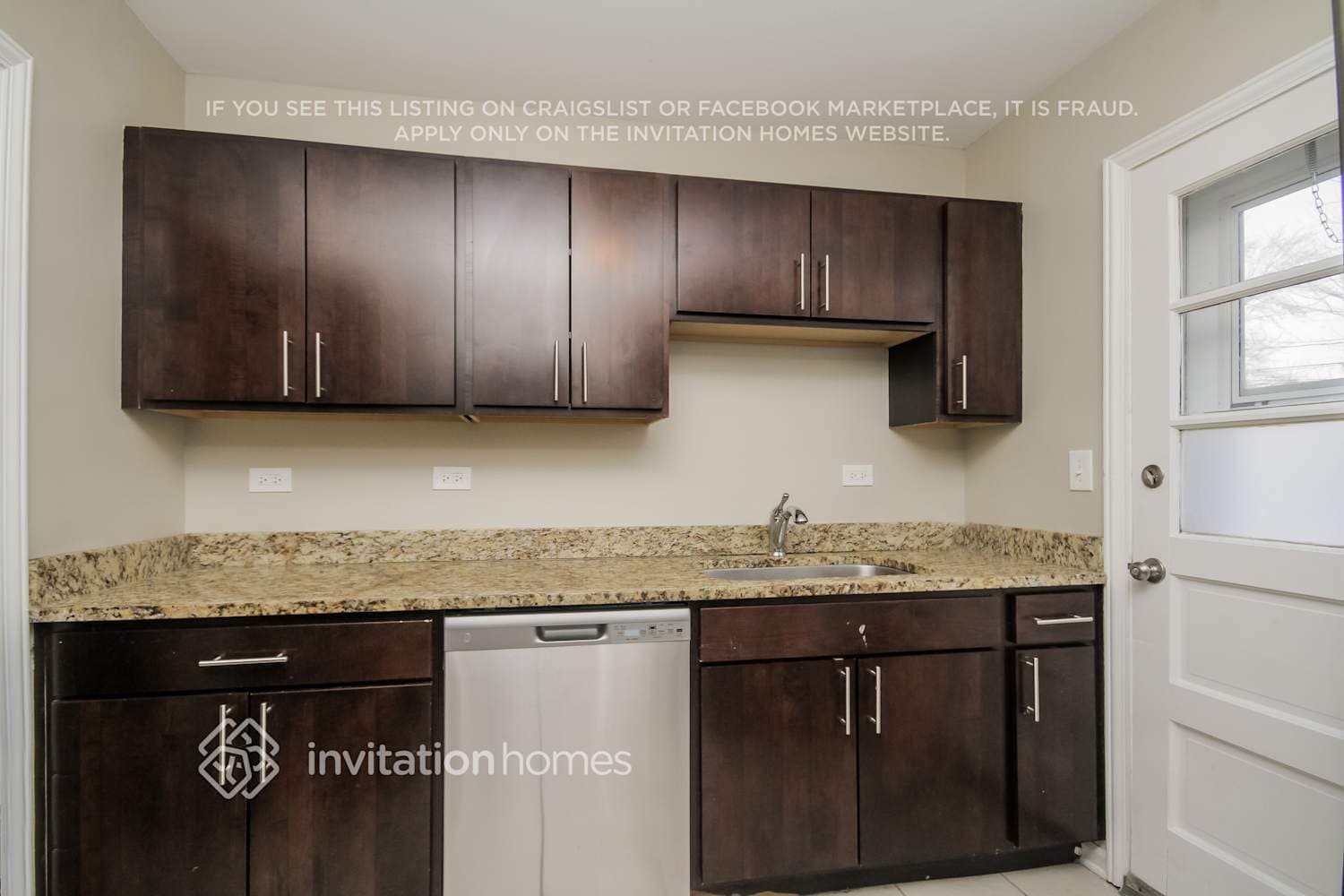 Building Photo - 5240 Lee St