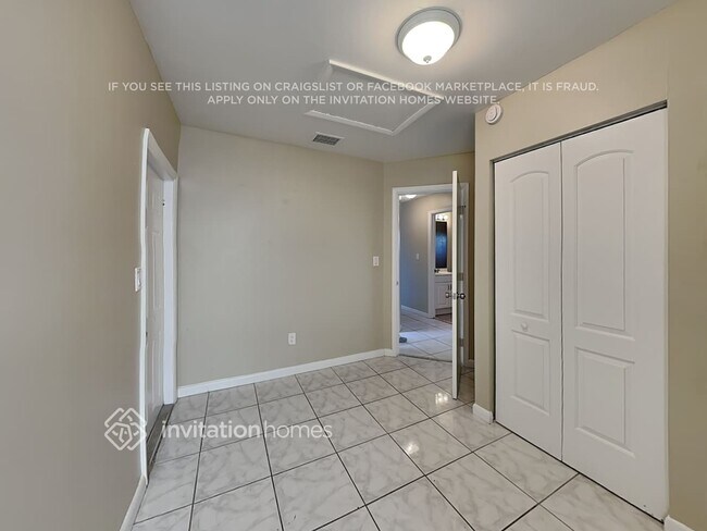 Building Photo - 7215 SW 42nd Ct