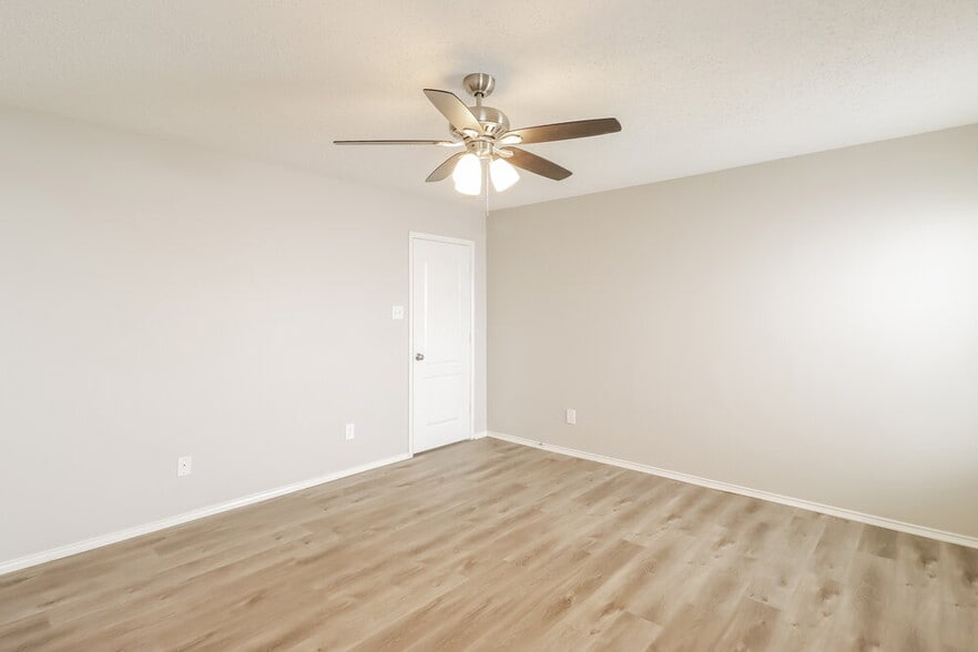 Building Photo - 3113 Lighthouse Dr