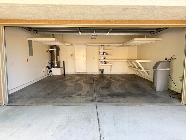 Building Photo - 5450 Pinecroft Dr