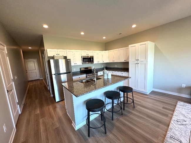 Building Photo - 301 Crest Dr