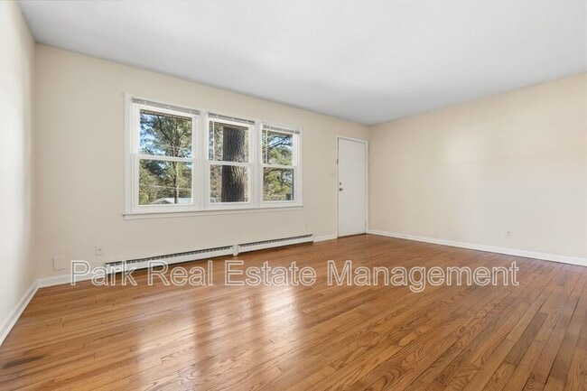 Building Photo - 635 N Columbia St