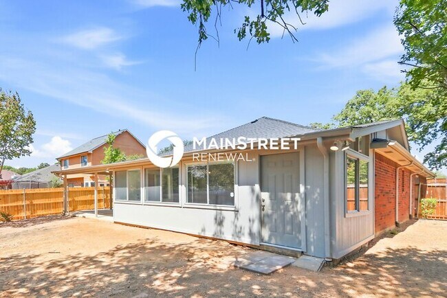 Building Photo - 3 Bedroom Pet-Friendly Home in DENTON, TX with Main Street Renewal