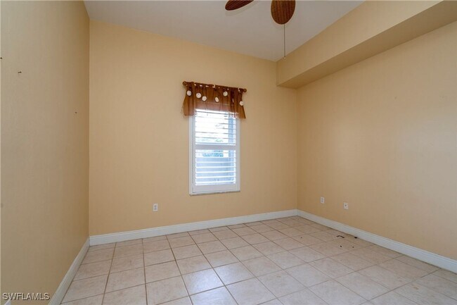 Building Photo - 14815 Laguna Dr