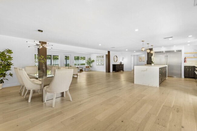 Building Photo - 2862 NE 35th Ct