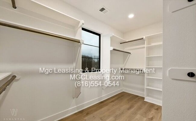 Building Photo - Highly sought after Ayden Place Townhomes in Kansas City, MO - Schedule A Tour Today!