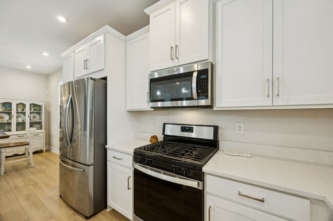 Building Photo - 141 Redbud Ln