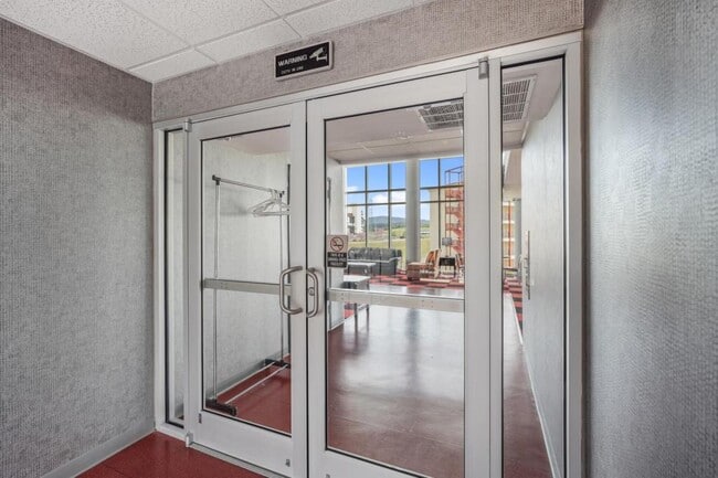 Building Photo - 210 Raceday Center Dr